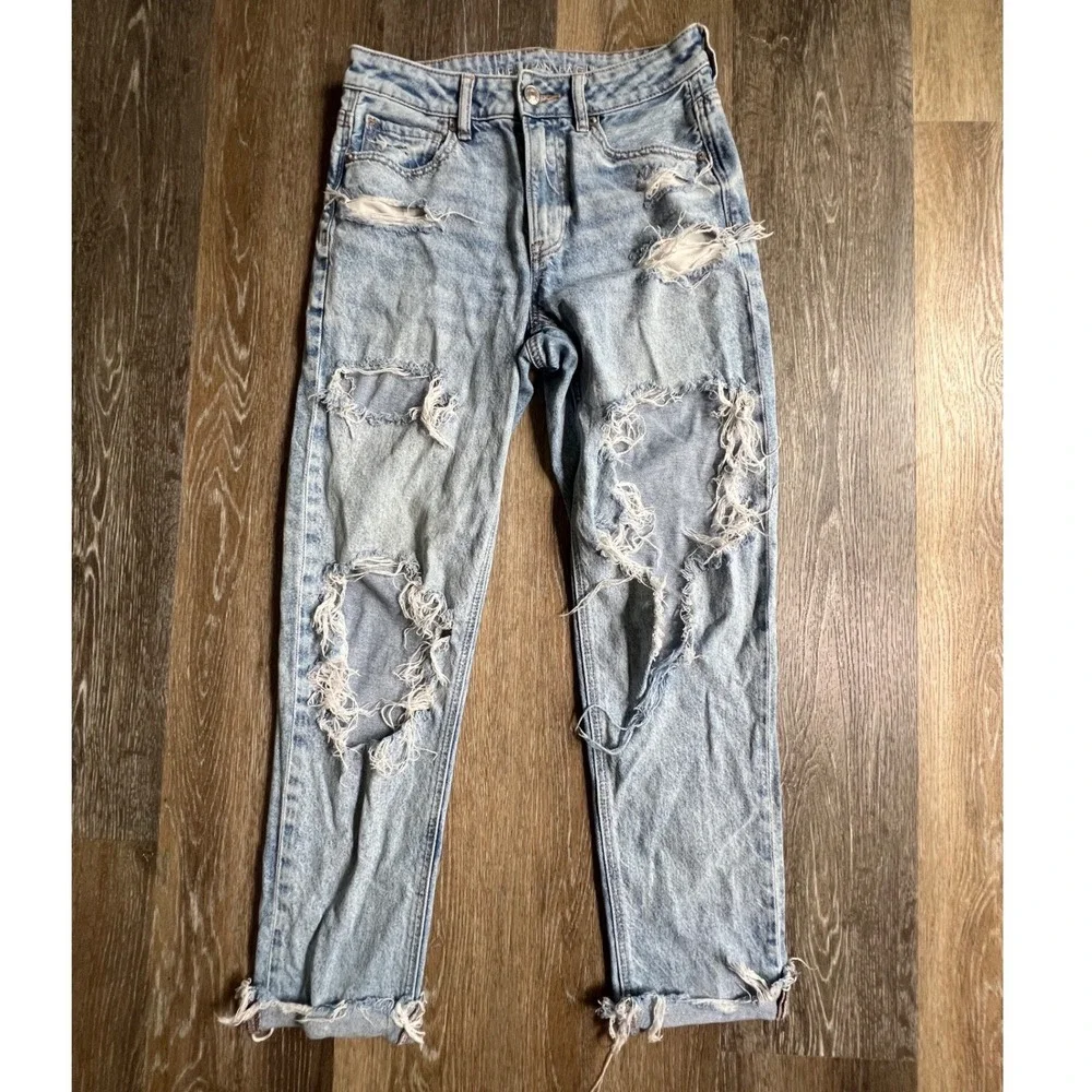 American Eagle Mom Jeans Women 4 Light Wash Distressed Strigid High Rise Frayed